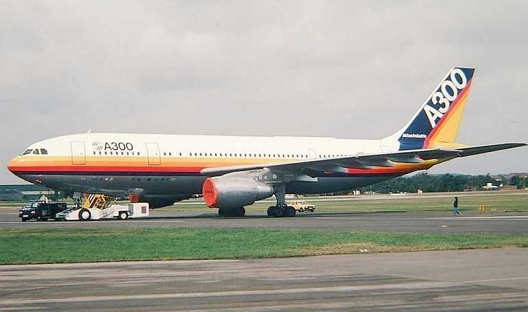 AIRBUS A-300B2 AIRBUS A-300B2-1 AIRBUS A-300B2-100 AIRBUS A-300B2-200 AIRBUS A-300B2K-3 AIRBUS A-300B4-2 AIRBUS A-300B4-100 AIRBUS A-300B4-200 AIRBUS A-300C4-200 AIRBUS A-300F4-200 A30B aircraft photograph