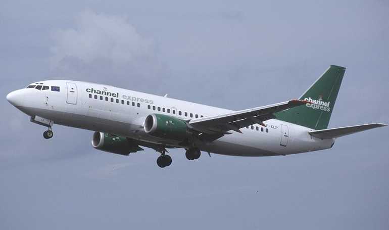 BOEING 737-300 B733 aircraft photograph
