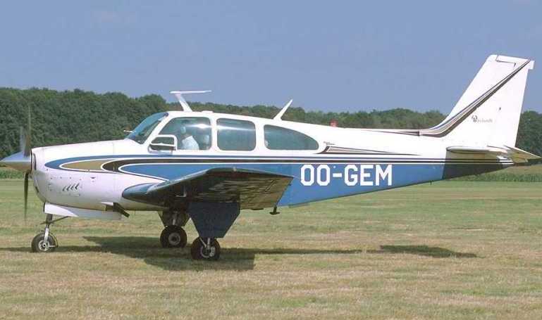 BEECH 33 Bonanza BEECH 33 Debonair COLEMILL Starfire Bonanza 33 HESA Parastu RAYTHEON 33 Bonanza BE33 aircraft photograph