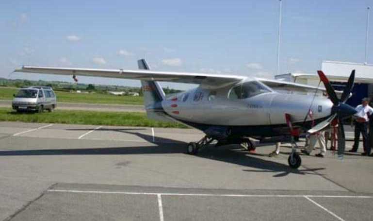EXTRA EA-500 E500 aircraft photograph