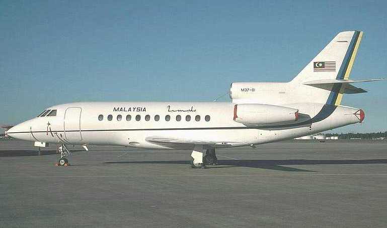 DASSAULT Falcon 900 DASSAULT Mystere 900 F900 aircraft photograph