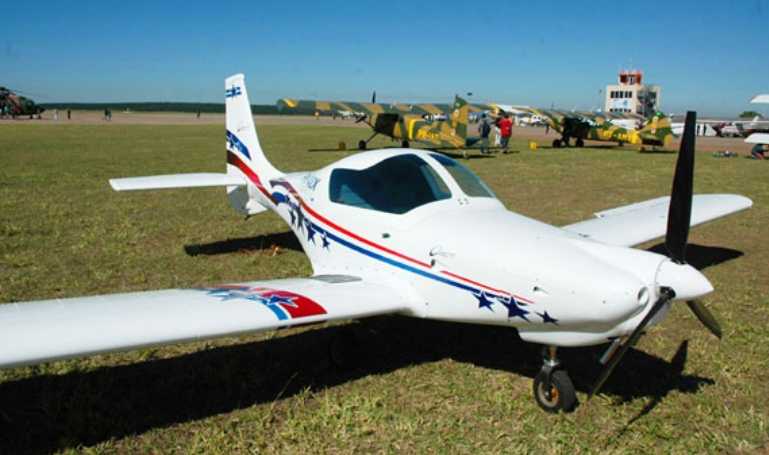 AEROALCOOL Quasar Lite QUASAR Quasar Lite QUAS aircraft photograph